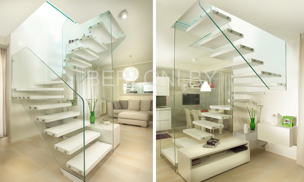 Лестница с деревянными ступенями на стеклянных направляющих из закаленного стекла - фабрика Marretti Scale Италия